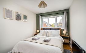 Homely And Stylish Bermondsey Apartment With Parking